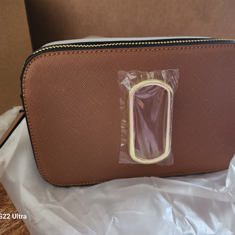 Crossbody clutch